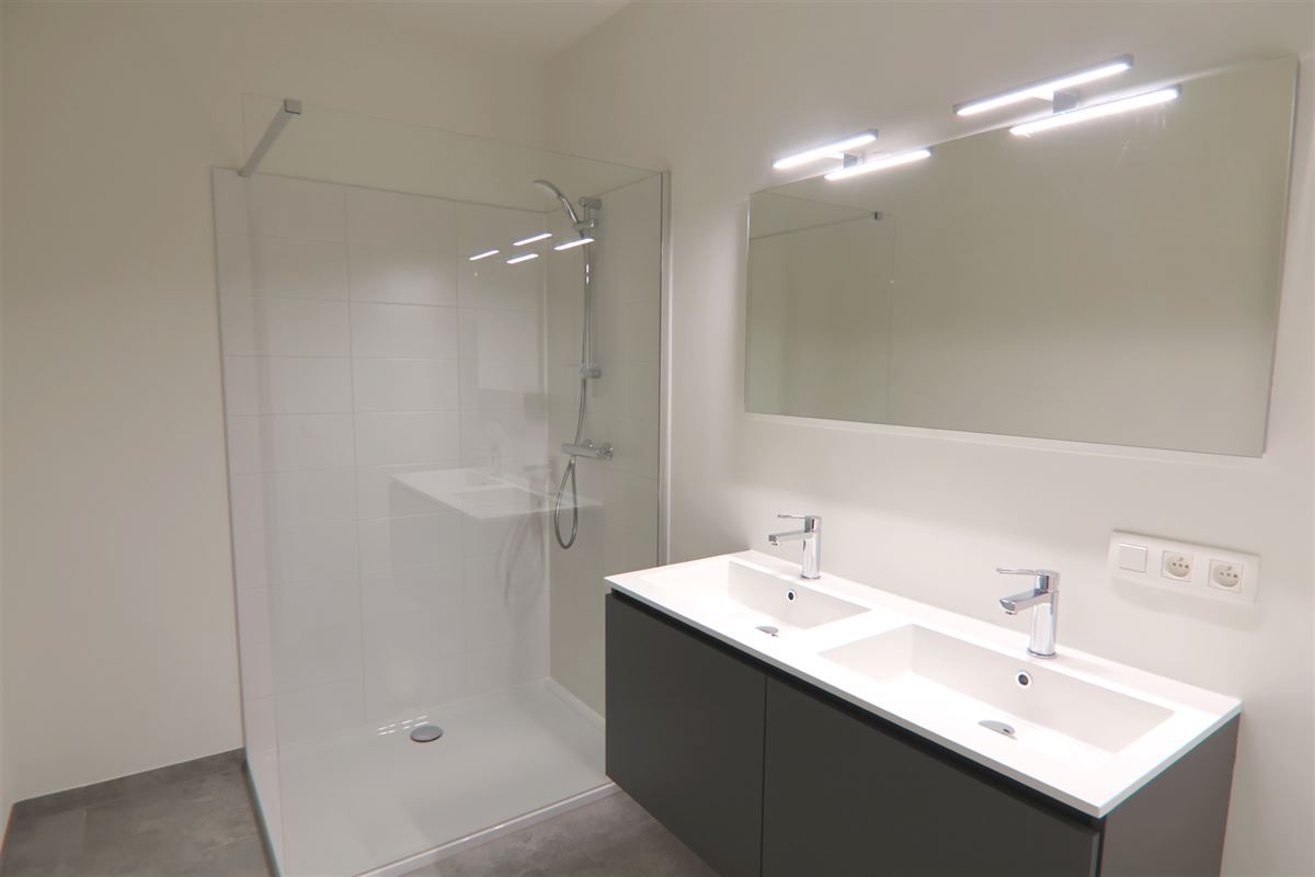 RECENT APP MET 2 SLKS + TERRAS & PARKING