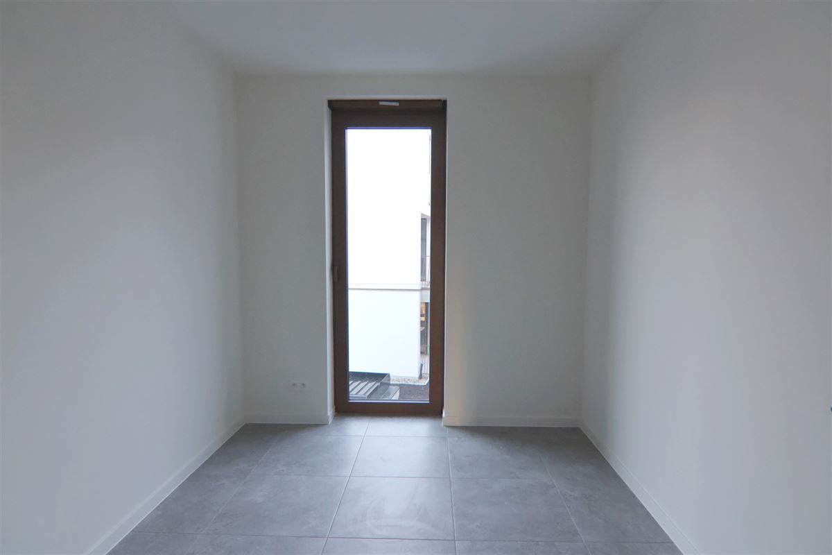 RECENT APP MET 2 SLKS + TERRAS & PARKING