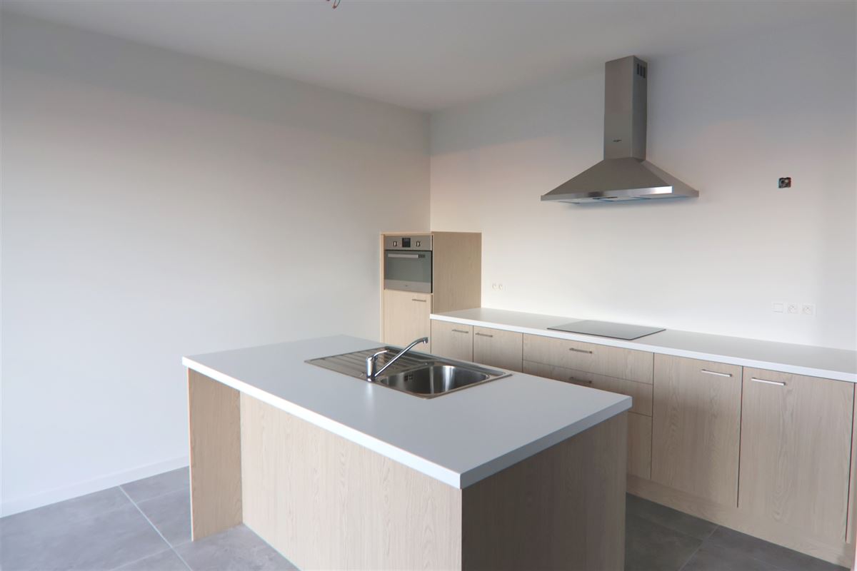 RECENT APP MET 2 SLKS + TERRAS & PARKING