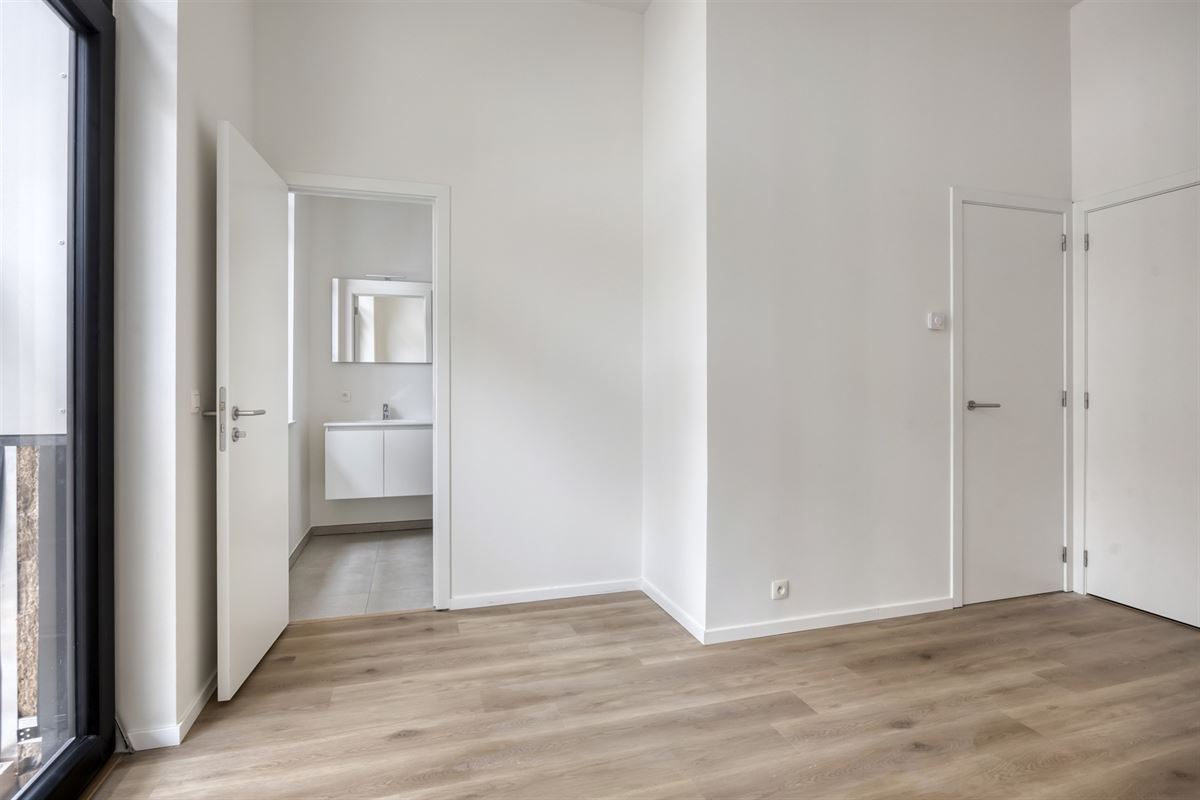 GELIJKVLOERS APP. MET TERRAS