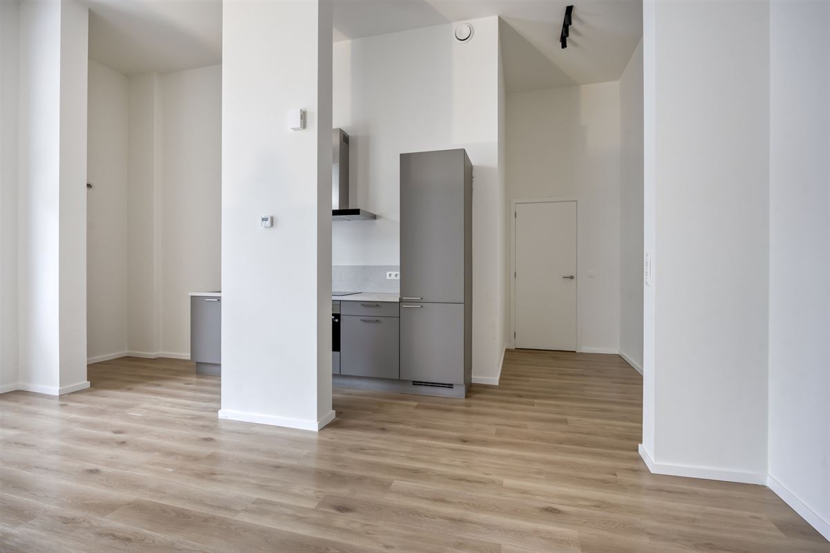 GELIJKVLOERS APP. MET TERRAS