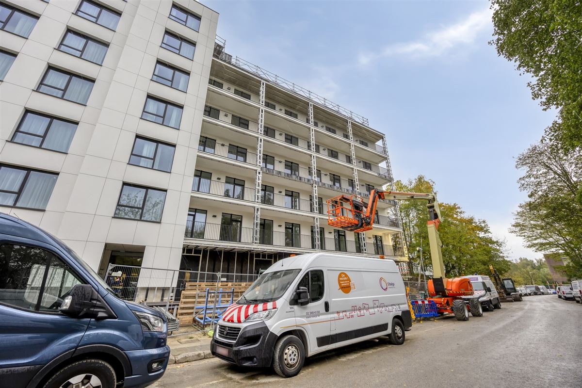 GELIJKVLOERS APP. MET TERRAS