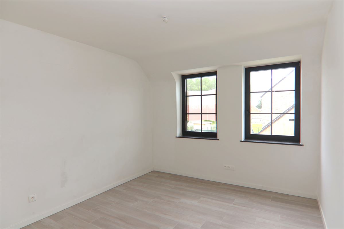 LANDELIJKE HUURWONING MET 3 SLKS, CARPORT + TUIN