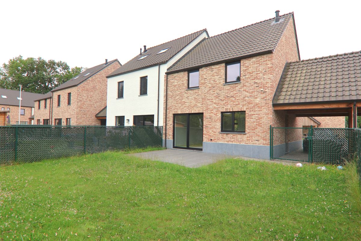 LANDELIJKE HUURWONING MET 3 SLKS, CARPORT + TUIN