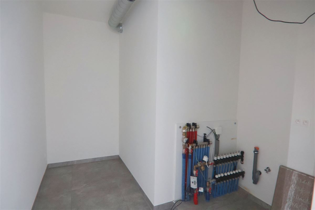 RECENT APP MET 2 SLKS + TERRAS & PARKING