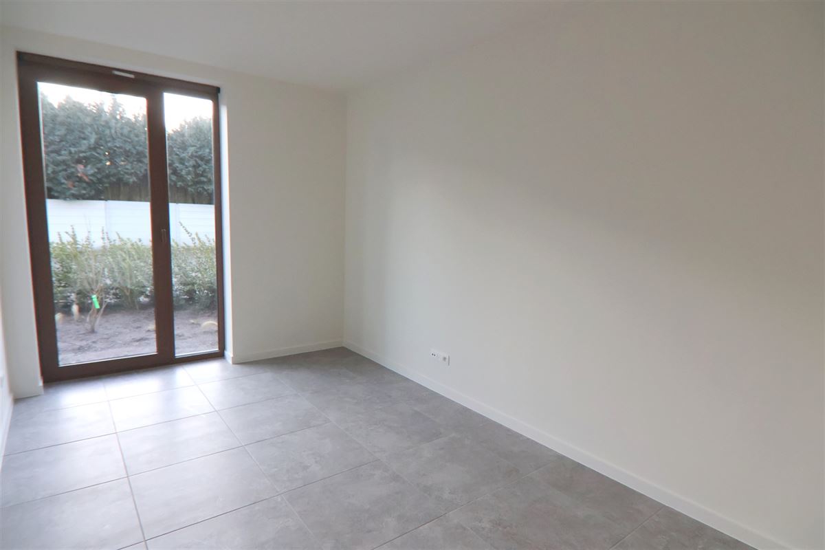 RECENT APP MET 2 SLKS + TERRAS & PARKING