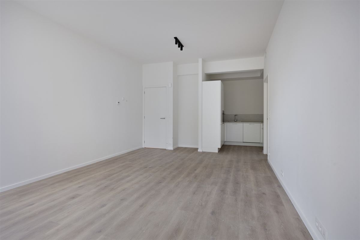 CENTRAAL GELEGEN APP. MET 2 SLKS + TERRAS