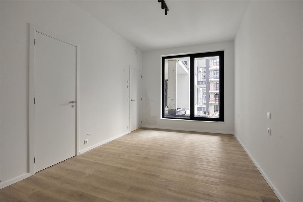 APP. MET 3 SLKS, 2 BADKS + 2 TERRASSEN