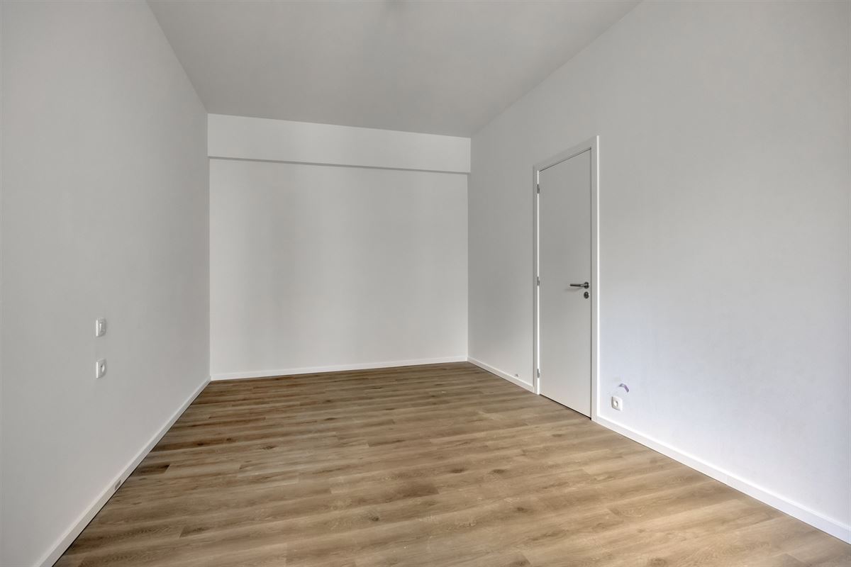 APP. MET 3 SLKS, 2 BADKS + 2 TERRASSEN