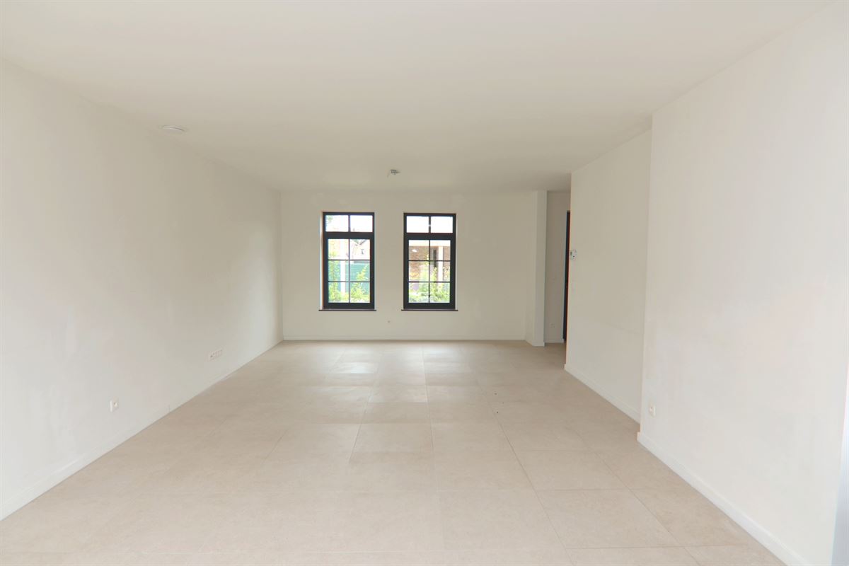 LANDELIJKE HUURWONING MET 3 SLKS, CARPORT + TUIN