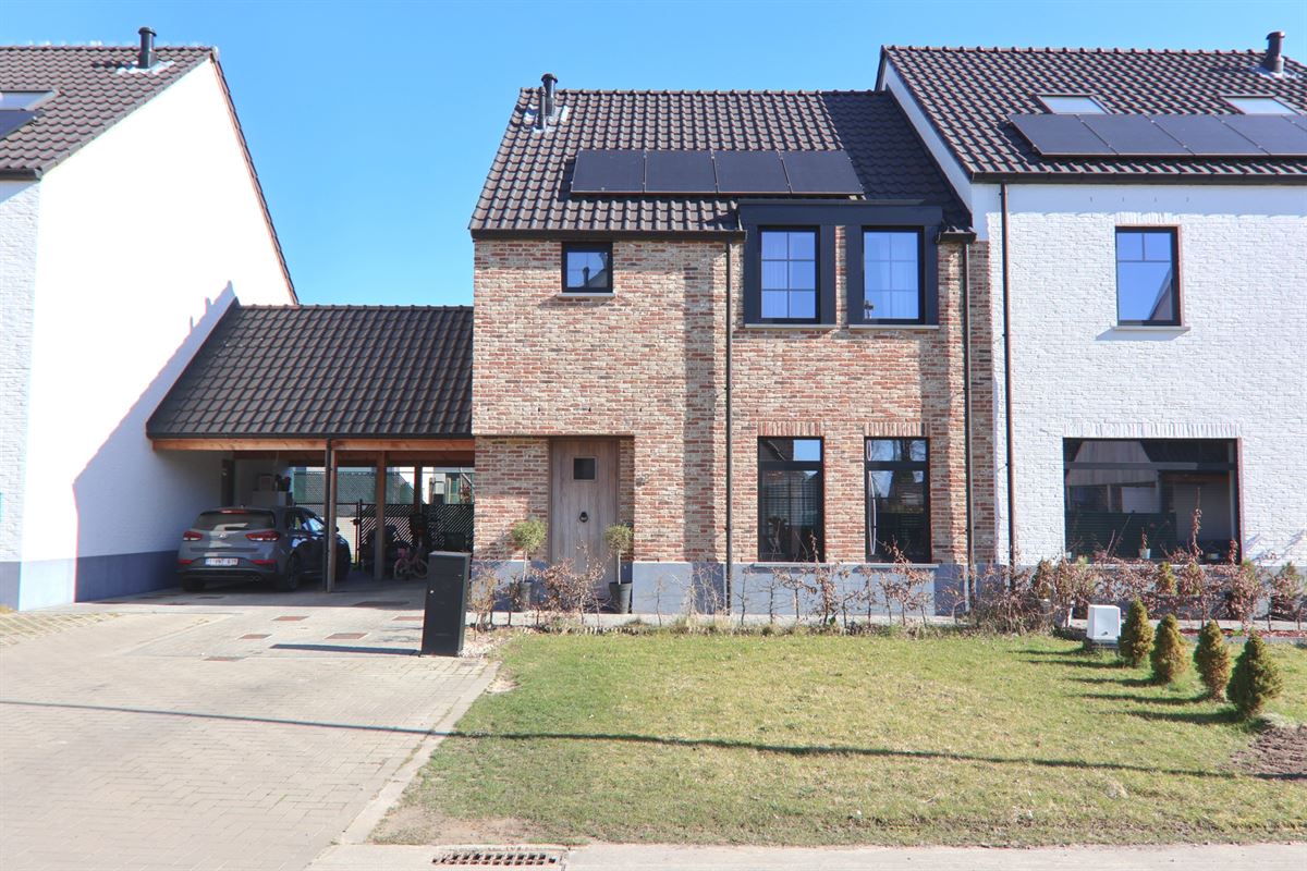 LANDELIJKE HUURWONING MET 3 SLKS, CARPORT + TUIN