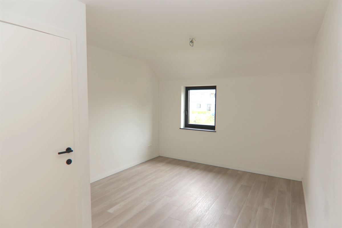 LANDELIJKE HUURWONING MET 3 SLKS, CARPORT + TUIN