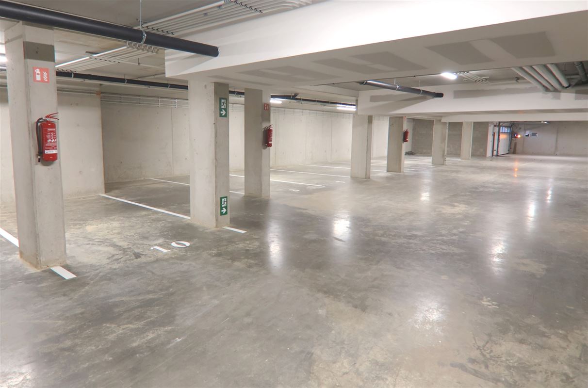 RECENT APP MET 2 SLKS + TERRAS & PARKING