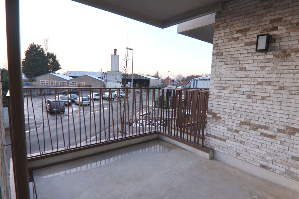 RECENT APP MET 2 SLKS + TERRAS & PARKING