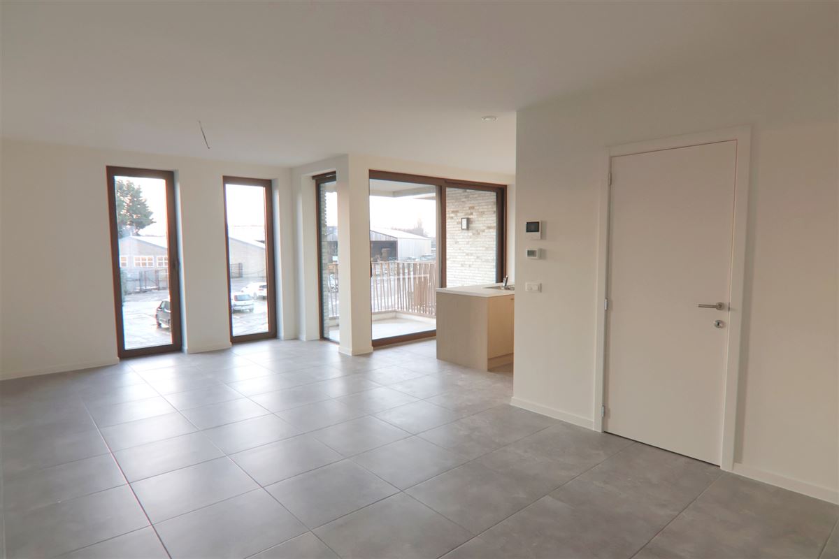 RECENT APP MET 2 SLKS + TERRAS & PARKING