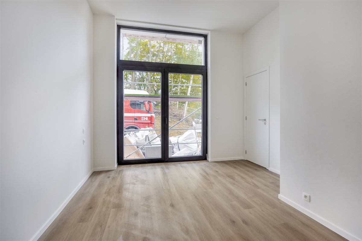 GELIJKVLOERS APP. MET TERRAS