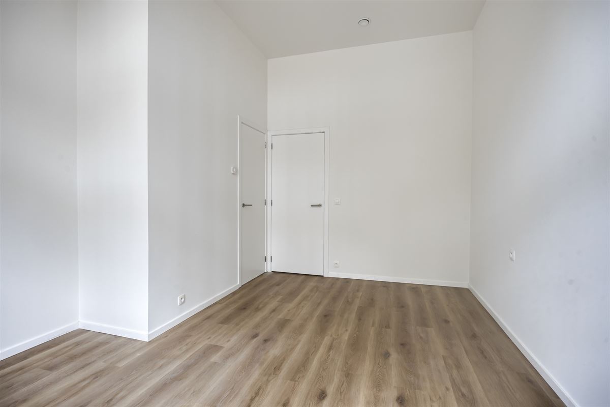 GELIJKVLOERS APP. MET TERRAS