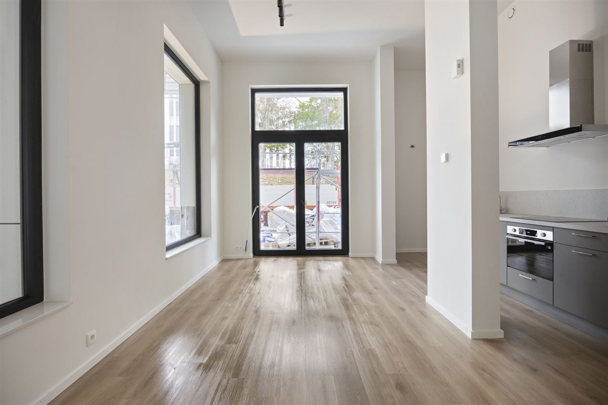 GELIJKVLOERS APP. MET TERRAS