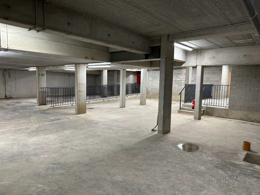 RECENT BEN APP. MET 1 SLK, TERRAS + PARKING