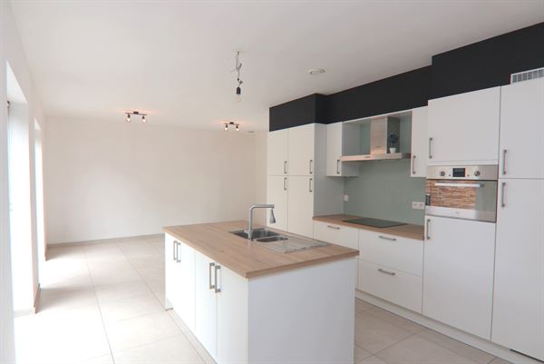 RECENTE WONING MET 3 SLKS NABIJ HET STADSCENTRUM