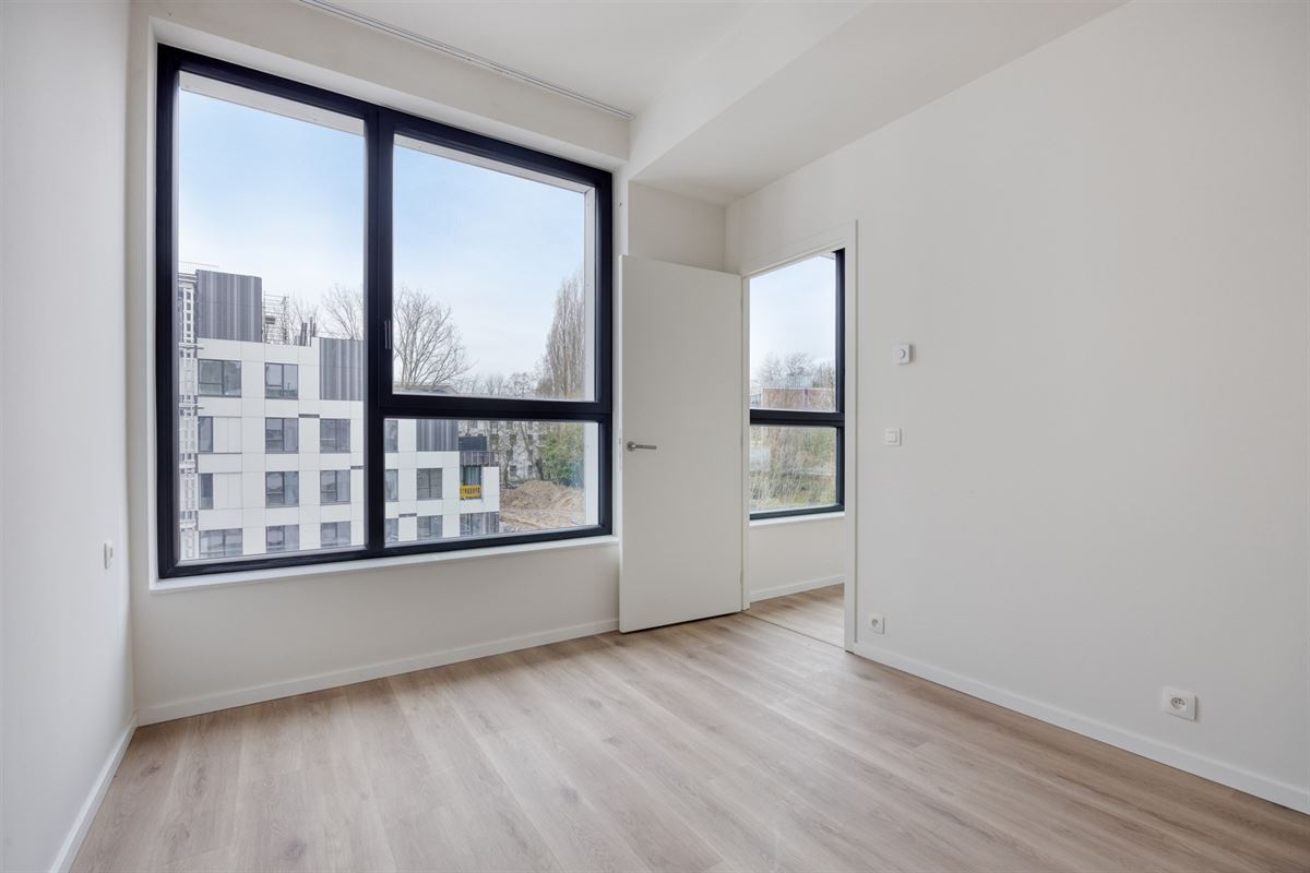GELIJKVLOERS APP. MET TERRAS