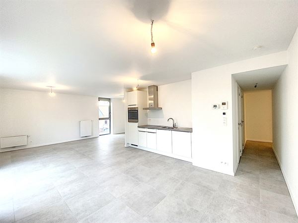 LICHTRIJKE STUDIO MET TERRAS + PARKING