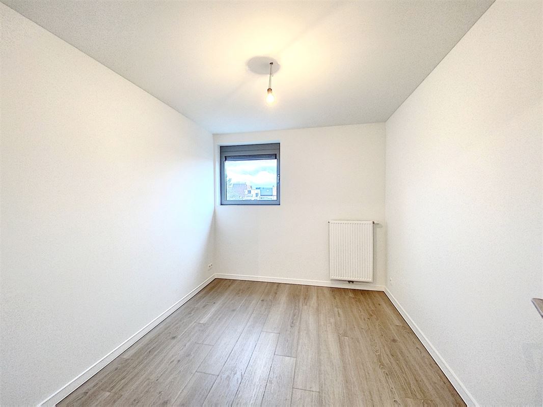 HEDENDAAGS APP MET 2 SLKS, TERRAS & AUTOSTAANPLAATS
