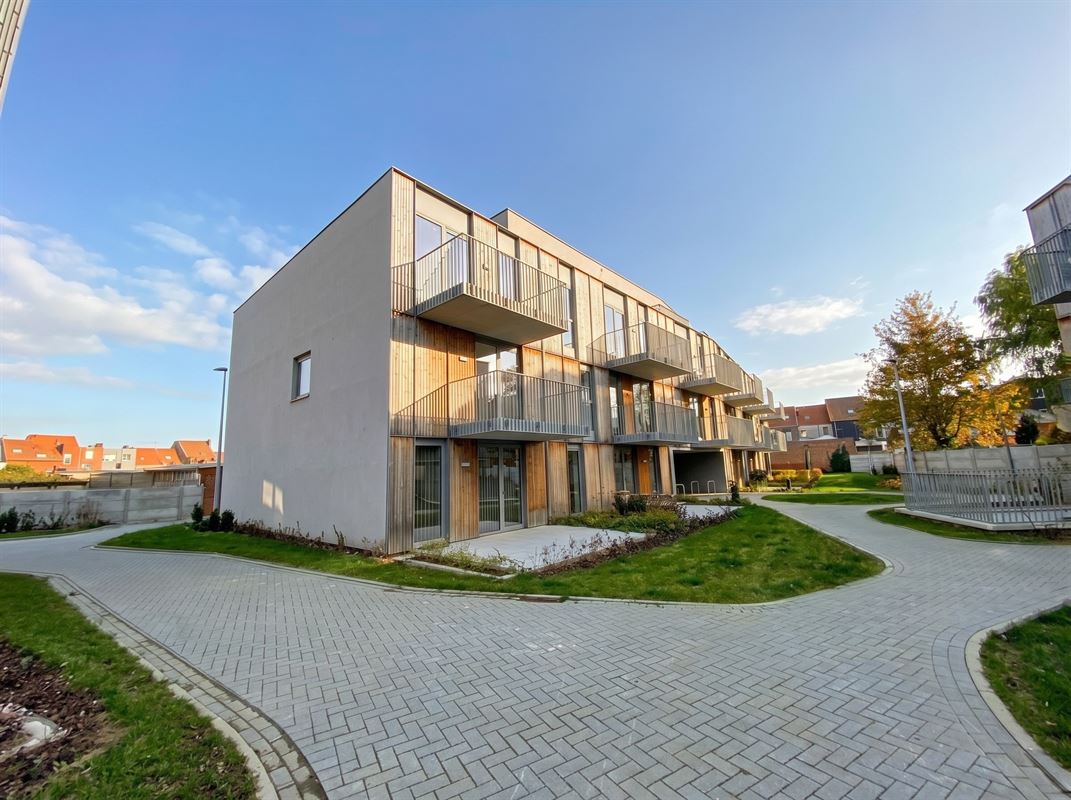 LICHTRIJKE STUDIO MET TERRAS + PARKING