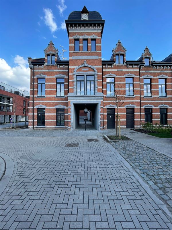 RUSTIG GELEGEN APP. MET 2 SLKS, TERRAS + PARKING