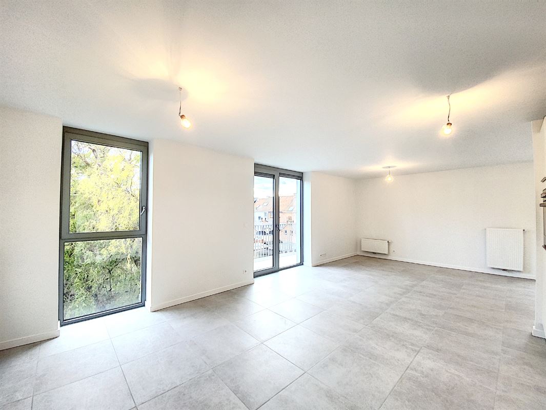 LICHTRIJKE STUDIO MET TERRAS + PARKING