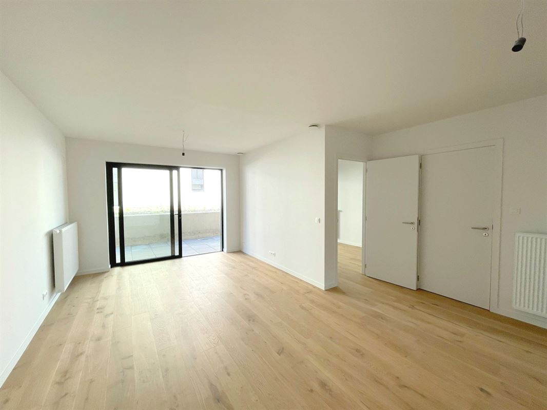 GELIJKVLOERS APP. MET 2 SLKS + RUIM TERRAS
