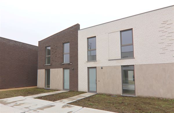 BEN WONING MET 3 SLKS + TUIN IN EEN GROENE OMGEVING