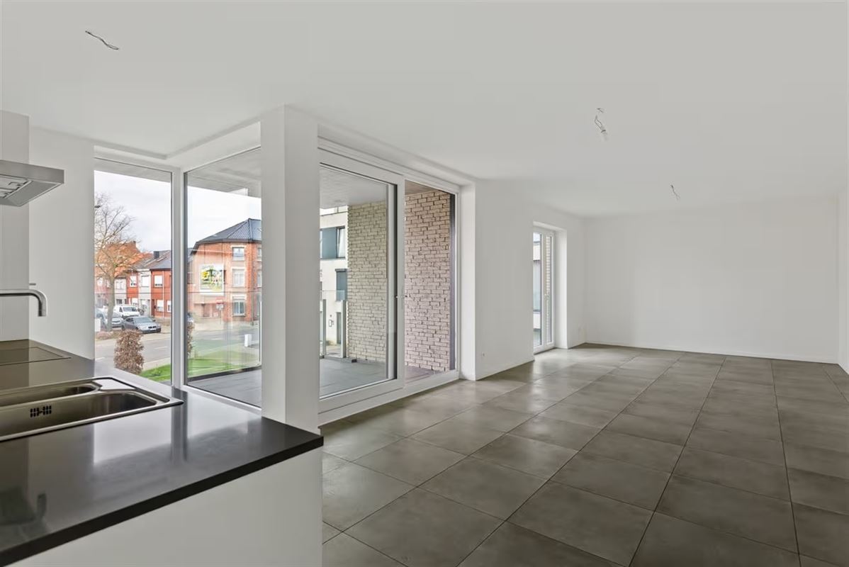 COMFORTABEL APPARTEMENT MET 2 SLAAPKAMERS, TERRAS + PARKING