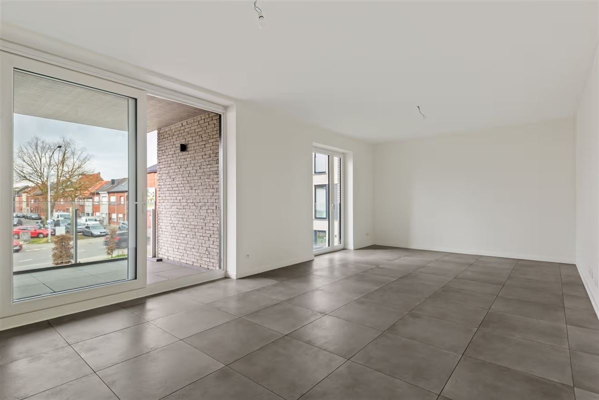 COMFORTABEL APPARTEMENT MET 2 SLAAPKAMERS, TERRAS + PARKING