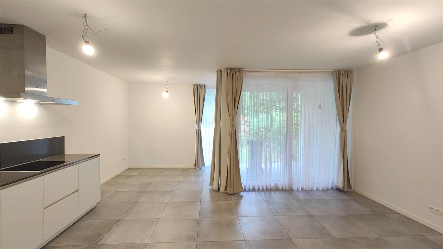 GELIJKVLOERS APPARTEMENT MET TERRAS + TUIN