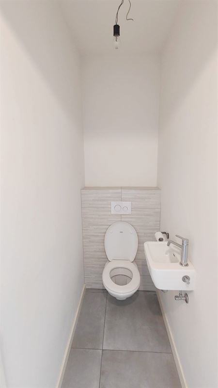 GELIJKVLOERS APPARTEMENT MET TERRAS + TUIN
