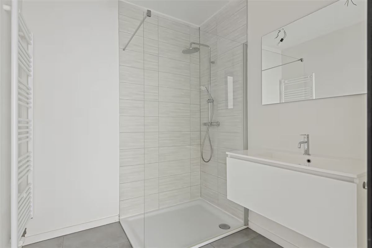 COMFORTABEL APPARTEMENT MET 2 SLAAPKAMERS, TERRAS + PARKING