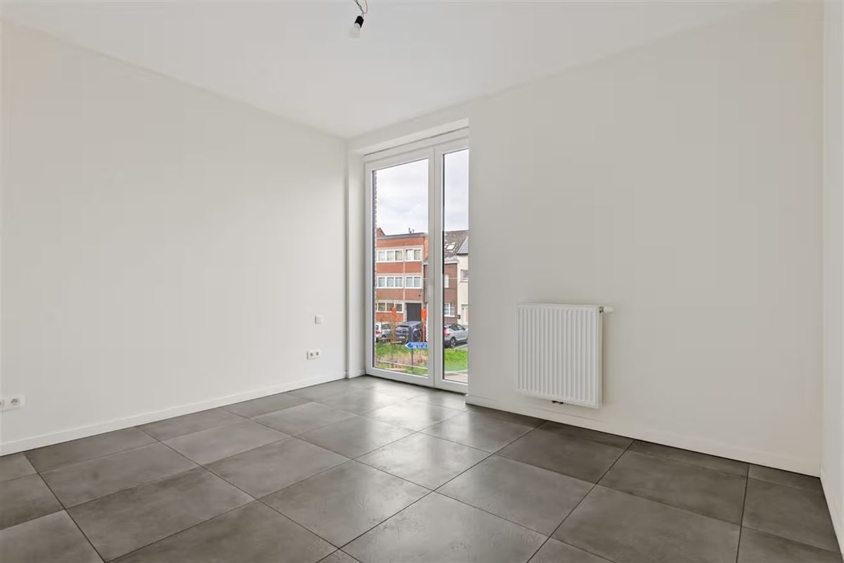 COMFORTABEL APPARTEMENT MET 2 SLAAPKAMERS, TERRAS + PARKING