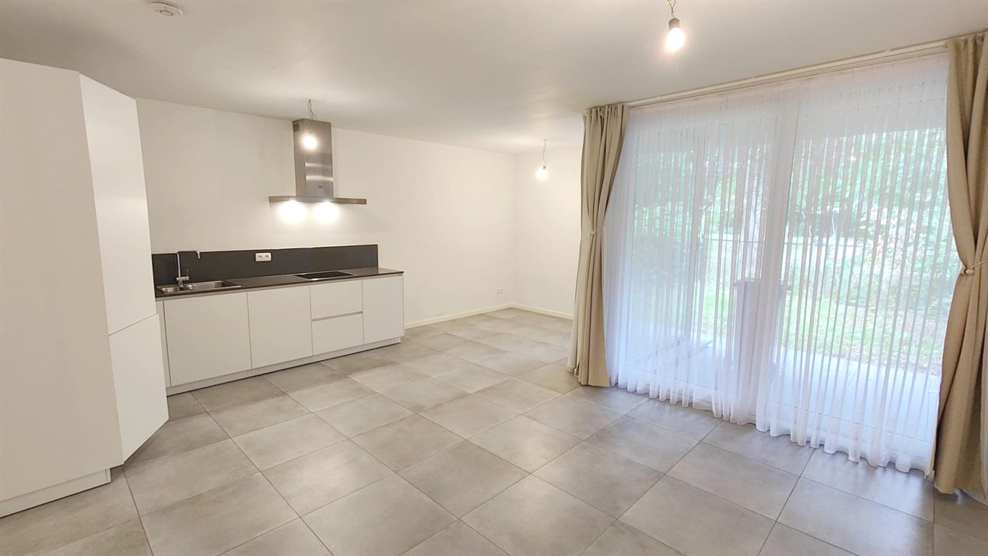 GELIJKVLOERS APPARTEMENT MET TERRAS + TUIN