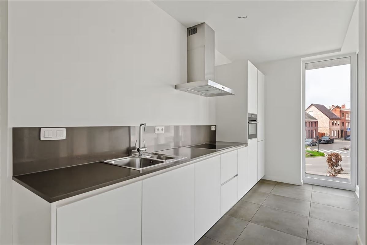 COMFORTABEL APPARTEMENT MET 2 SLAAPKAMERS, TERRAS + PARKING