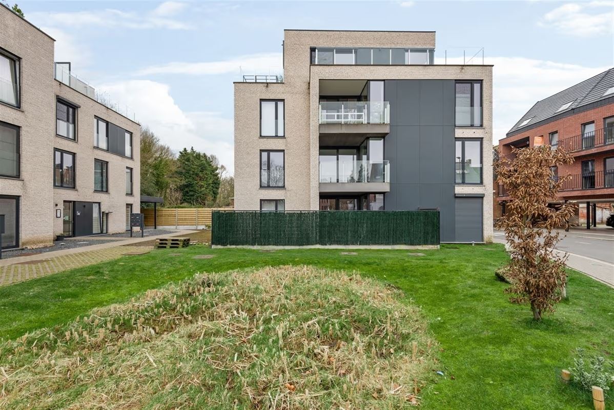 COMFORTABEL APPARTEMENT MET 2 SLAAPKAMERS, TERRAS + PARKING