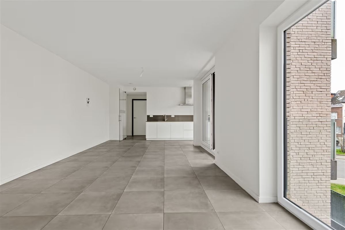 COMFORTABEL APPARTEMENT MET 2 SLAAPKAMERS, TERRAS + PARKING