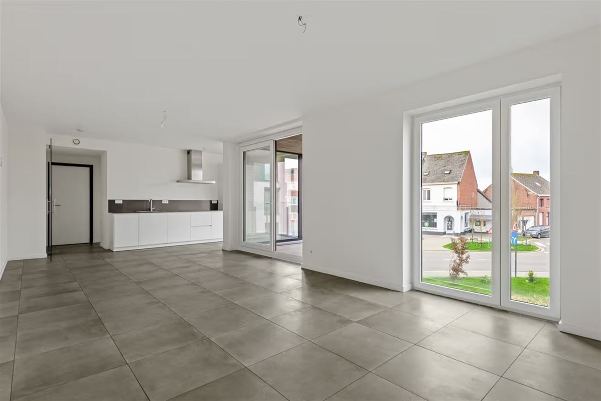 COMFORTABEL APPARTEMENT MET 2 SLAAPKAMERS, TERRAS + PARKING