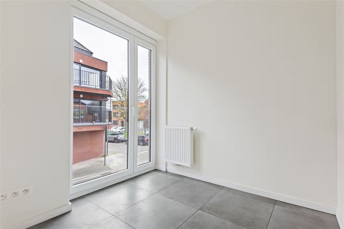 COMFORTABEL APPARTEMENT MET 2 SLAAPKAMERS, TERRAS + PARKING