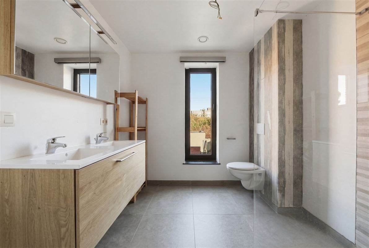 HUURWONING MET 3 SLPKS + PARKING NABIJ HET CENTRUM