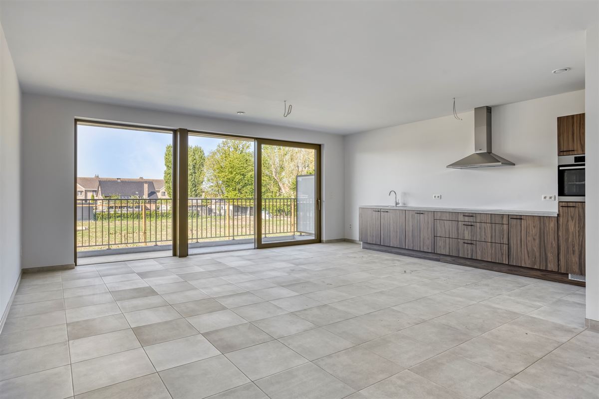 APPARTEMENT MET 2 SLKS, TERRAS & PARKING