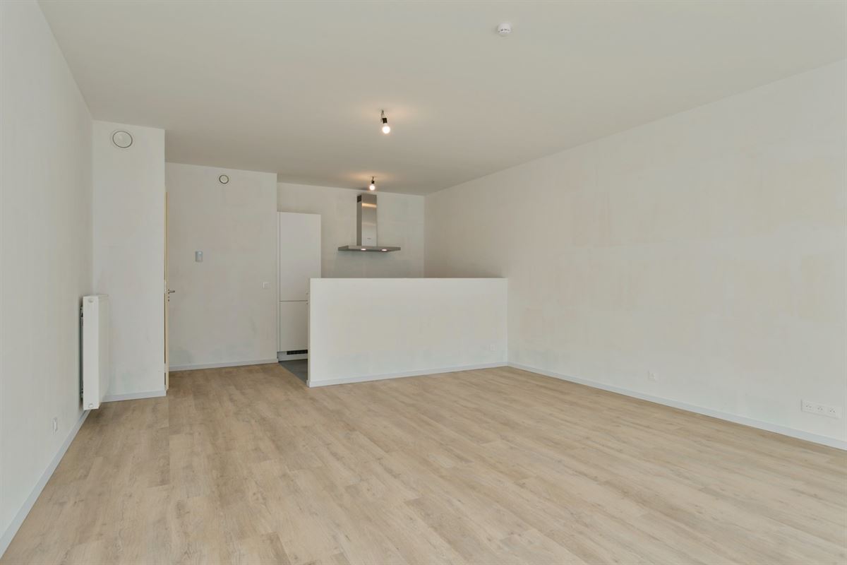 PRACHTIG APPARTEMENT MET 2 SLKS, TERRAS + PARKING