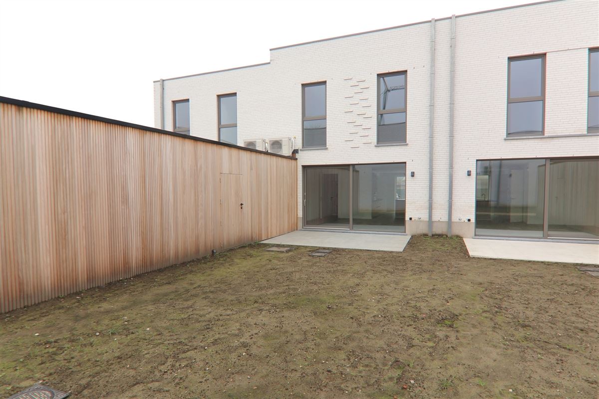 BEN WONING MET 4 SLKS + TUIN IN EEN GROENE OMGEVING