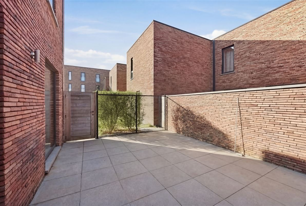 HUURWONING MET 3 SLPKS + PARKING NABIJ HET CENTRUM