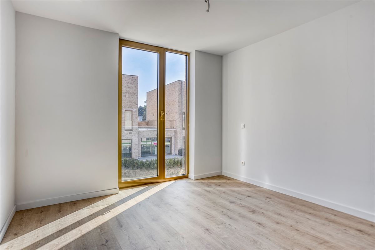 APPARTEMENT MET 2 SLKS, TERRAS & PARKING